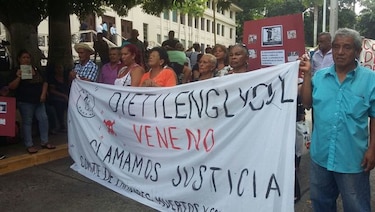 Afectados con dietilenglicol protestan por segunda vez en la Corte