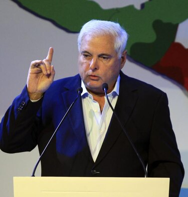 Presidente Martinelli viajaría a Roma para invitar al Papa Francisco a Panamá
