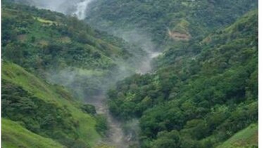 Seis personas muertas y miles incomunicadas por alud en suroeste de Colombia