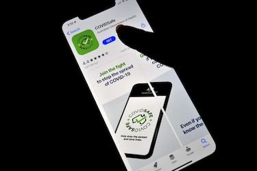 Crean aplicación telefónica que rastrea los ‘apretones  de manos digitales’ 