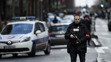 Francia: Abatido un hombre con un cuchillo en una comisaría
