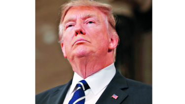El escándalo de espionaje ruso cerca otra vez a Trump