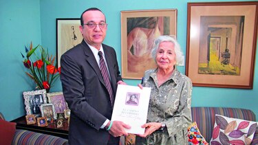Flores se reúne con Rosario Arias de Galindo