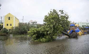 Huracán Nicole comienza a alejarse de las Bermudas sin dejar víctimas
