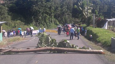 Bocas del Toro: Cierran vías para exigir mejoras en planteles educativos