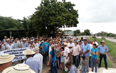 Ganaderos protestan en la carretera Nacional para rechazar importaciones
