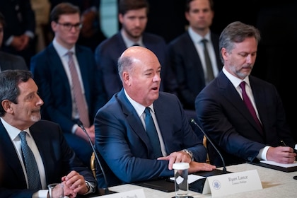 Petroleras estiman invertir $100 mil millones en Venezuela mientras Trump les ofrece garantías