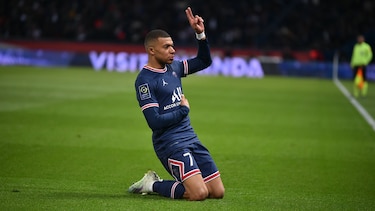 Con un estelar Mbappé, PSG golea 5-1 al Lorient