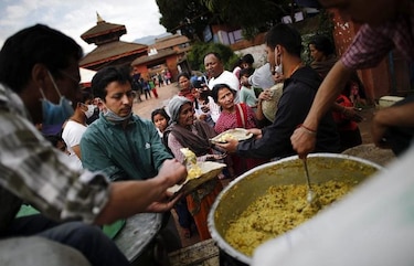 Casi 5 mil 500 muertos y 11 mil heridos en Nepal tras terremoto