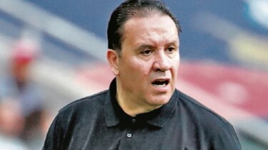 Entrenador de Túnez deja el cargo y ahora dirigirá en Catar