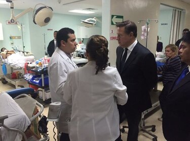 Presidente y galenos se reúnen para abordar crisis en el Hospital Santo Tomás