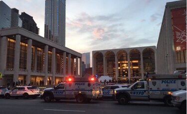 Ópera de Nueva York evacuada luego de que un asistente rociara una sustancia