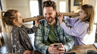 Padres agotados, hijos desorientados