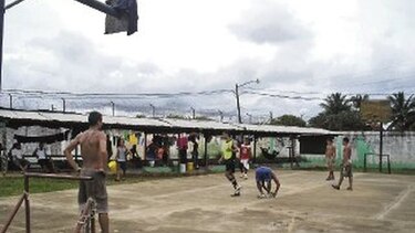Discapacitados entre rejas