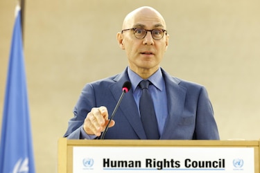 Alto comisionado de derechos humanos de la ONU: 2023 fue otro año ‘devastador’ para el periodismo
