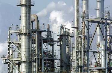Emisiones de refinerías amenazan objetivo climático