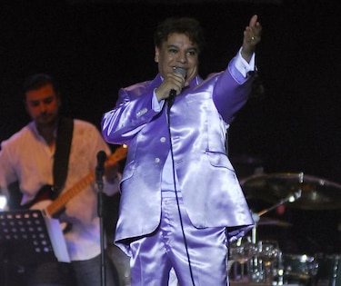 Hospitalizan a Juan Gabriel en EU por una neumonía