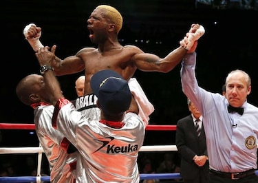 Jezreel Corrales firma con Golden Boy Promotions