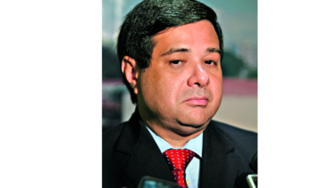 Rosas renuncia a subcomisión especial