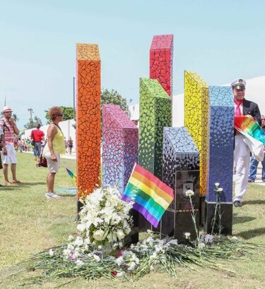 San Juan erige monumento por víctimas de masacre en Orlando