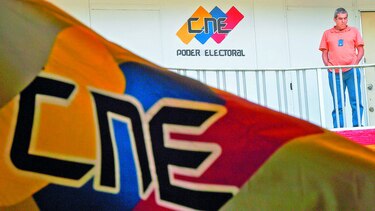 CNE suspende recolección de firmas para revocatorio