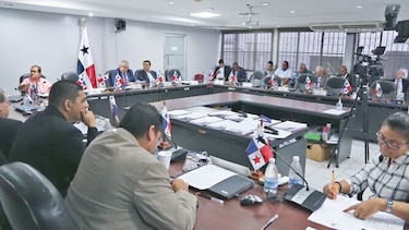 Presupuesto cierra sesiones y aprueba $65 millones