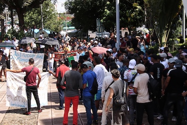 Migrantes en el sur de México alistan caravana para exigir regularización de documentos