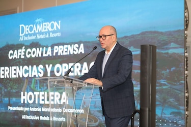 Café con La Prensa: Innovación y conectividad aérea marcan el debate sobre el futuro del turismo