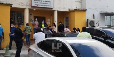 Multarán a los jóvenes que cerraron parcialmente la calle 50, en protesta contra la cuarentena