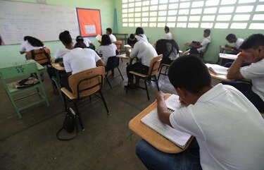 Aprueban contrato para ampliar el centro educativo Santiago De La Guardia