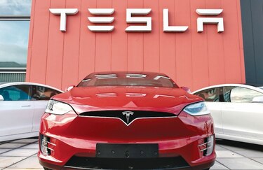 Tesla suspende ensamblaje en China 