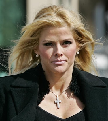 Hija de Anna Nicole Smith modela para Guess