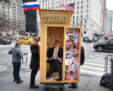 Donald Trump se roba las burlas en el Día de los Inocentes en Nueva York