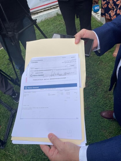 Auxilios del Ifarhu: El vicealcalde reembolsa el dinero recibido por su hija y el vocero presidencial promete renunciar si se prueba algún delito