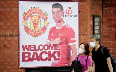 Cristiano Ronaldo regresa al Old Trafford, con doblete y liderato