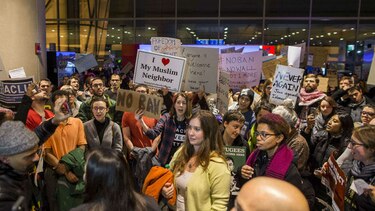 Juez impide deportar a retenidos en aeropuertos tras decreto de  Donald Trump