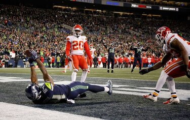 Seahawks avanzan a 'playoffs' tras vencer a Chiefs