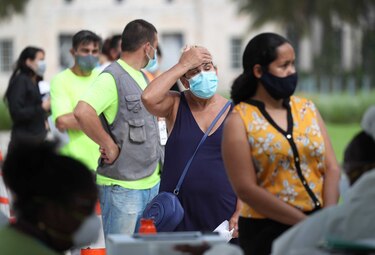 Maestros demandan a autoridades de Florida por plan para reabrir escuelas pese a pandemia