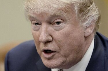 Spicer: Trump ignoraba que Flynn debía registrarse como agente extranjero