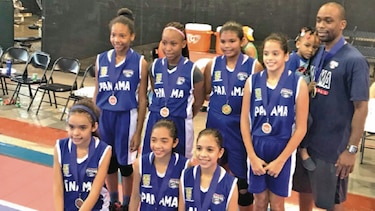 Los campeones de la Copa Amistad de Baloncesto