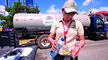 Extraen agua de piscina Eileen Coparropa para los culecos
