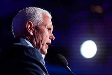 Mike Pence se retira de la carrera republicana para las elecciones presidenciales de Estados Unidos