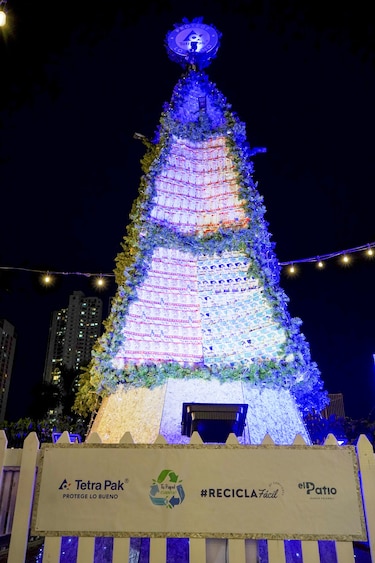 Tetra Pak presenta el ‘reciclárbol’ de Navidad de Centroamérica