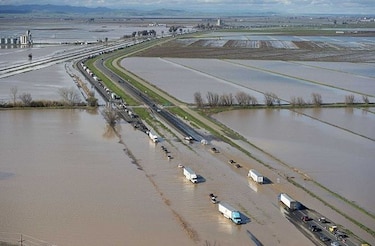 Pierde fuerza potente tormenta en el sur de California