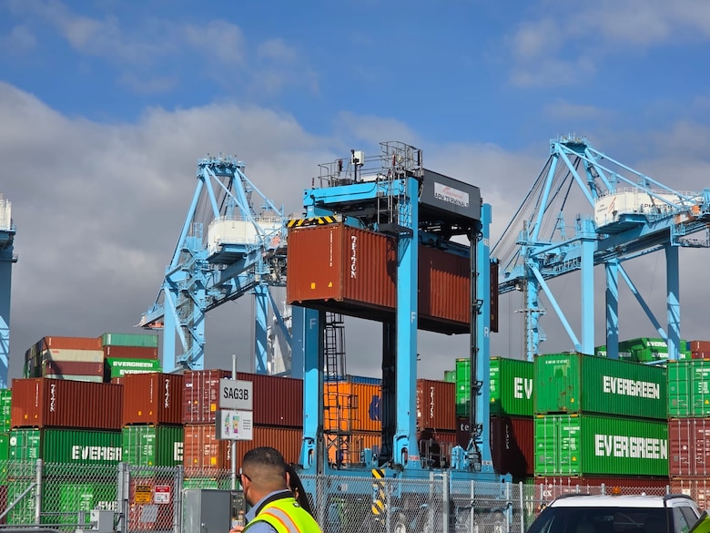 Inteligencia artificial, electrificación y automatización marcan el rumbo de los puertos