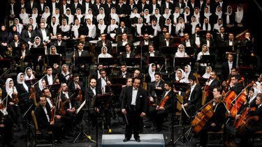 Impiden a una orquesta con mujeres tocar el himno de Irán antes de un torneo
