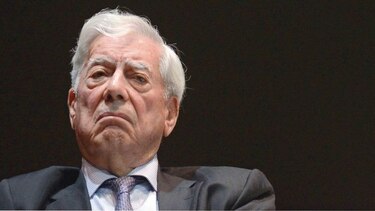 Hacienda reclama $2.1 millones a Vargas Llosa