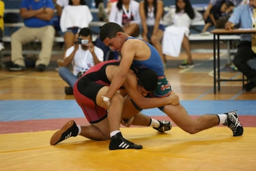 Panamá Oeste y Coclé dominan en el nacional de lucha cadete