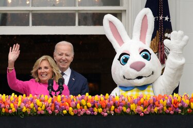 Biden abre la Casa Blanca a miles de niños en Pascua, en un momento clave para la campaña
