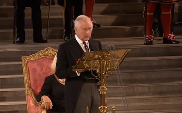 Carlos III describe al Parlamento como ‘instrumento vivo de la democracia’ ante diputados y lores